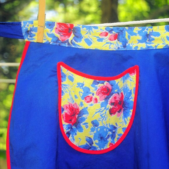 VTG 60s 70s REVERSIBLE Fancy Bright Floral Print Hostess Apron Semi-Circle Shape - Picture 8 of 11